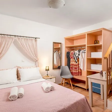Ariadne's Small Labyrinth House * Naxos City